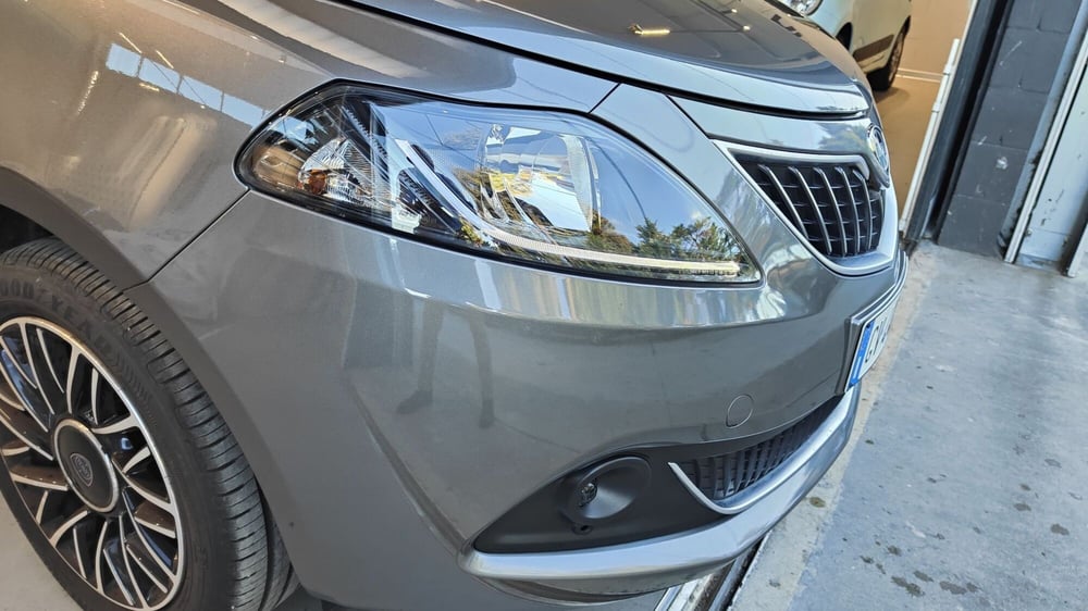 Lancia Ypsilon usata a Milano (8)