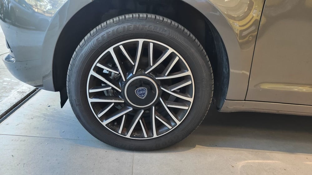 Lancia Ypsilon usata a Milano (9)