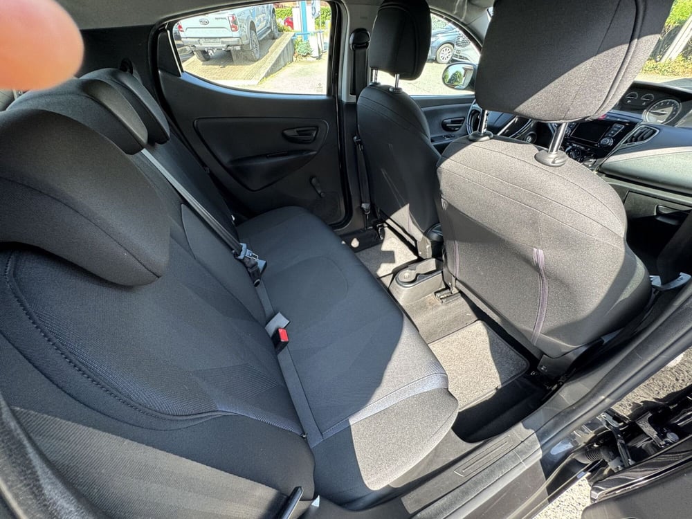 Lancia Ypsilon usata a Torino (9)