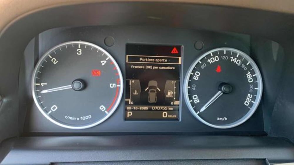 Land Rover Discovery usata a Lucca (11)