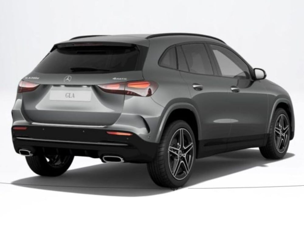 Mercedes-Benz GLA SUV nuova a Verona (2)