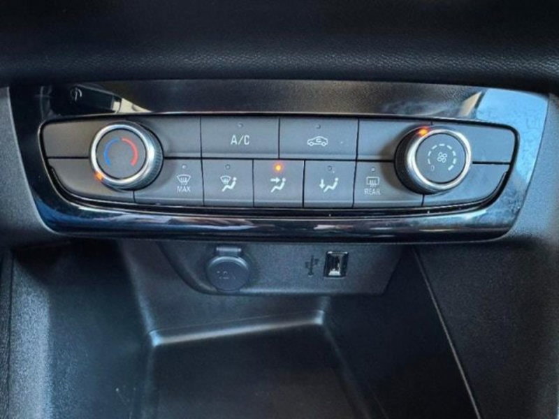 Opel Corsa usata a Massa-Carrara (12)