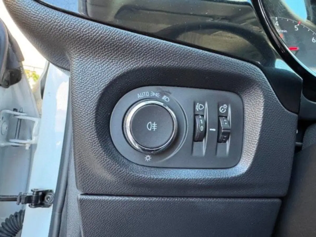 Opel Corsa usata a Massa-Carrara (14)