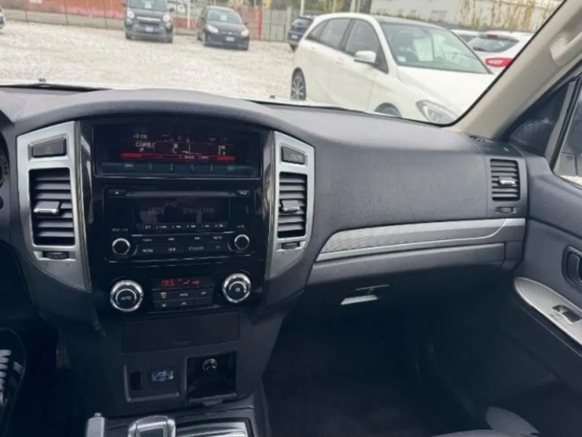 Mitsubishi Pajero usata a Massa-Carrara (13)