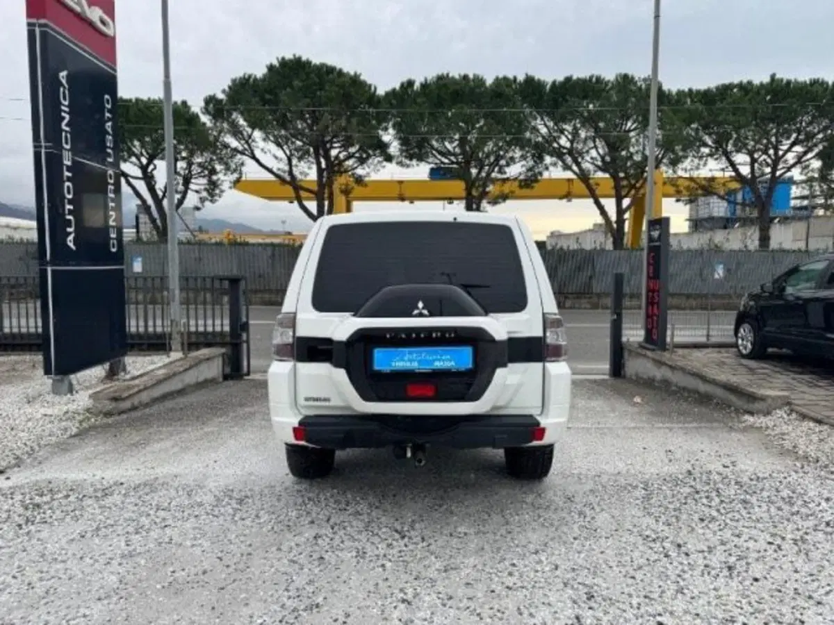 Mitsubishi Pajero usata a Massa-Carrara (5)