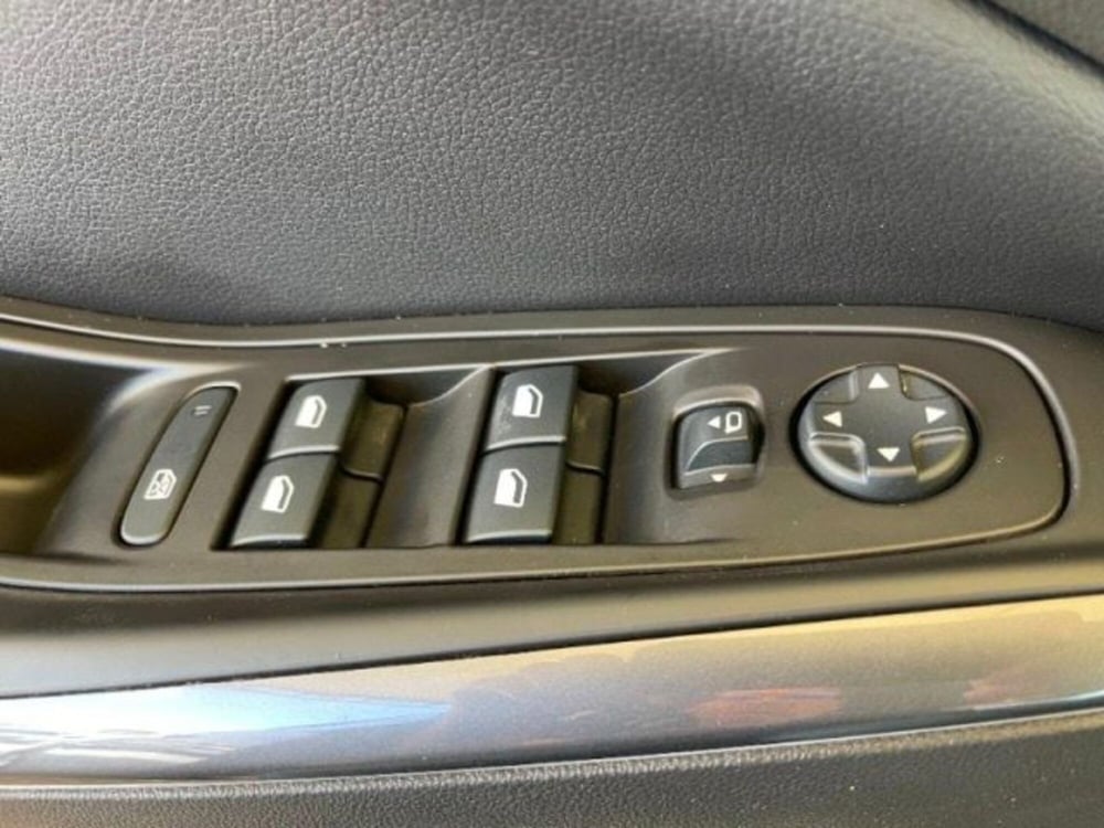 Opel Grandland X usata a Massa-Carrara (13)