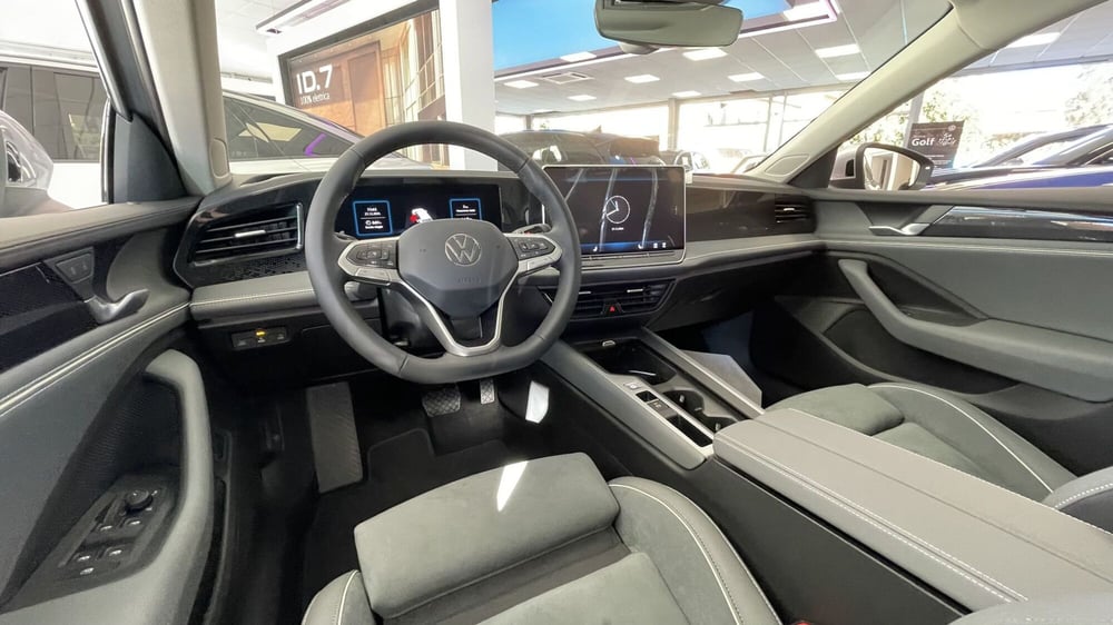 Volkswagen Passat nuova a Genova (10)