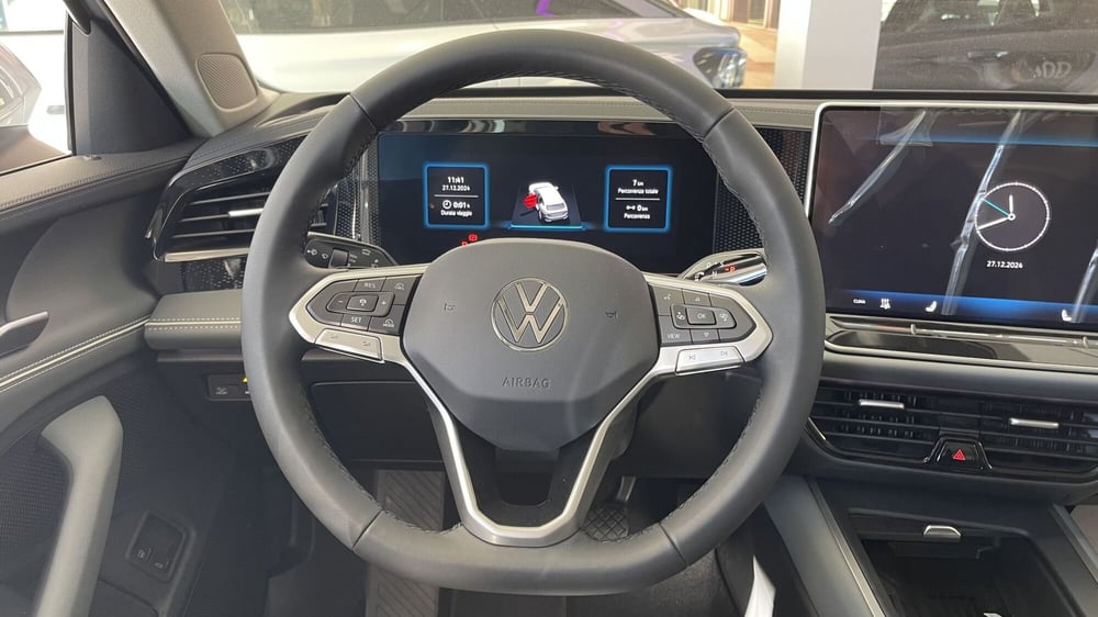 Volkswagen Passat nuova a Genova (11)