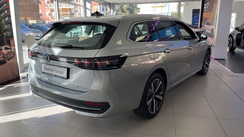 Volkswagen Passat nuova a Genova (4)