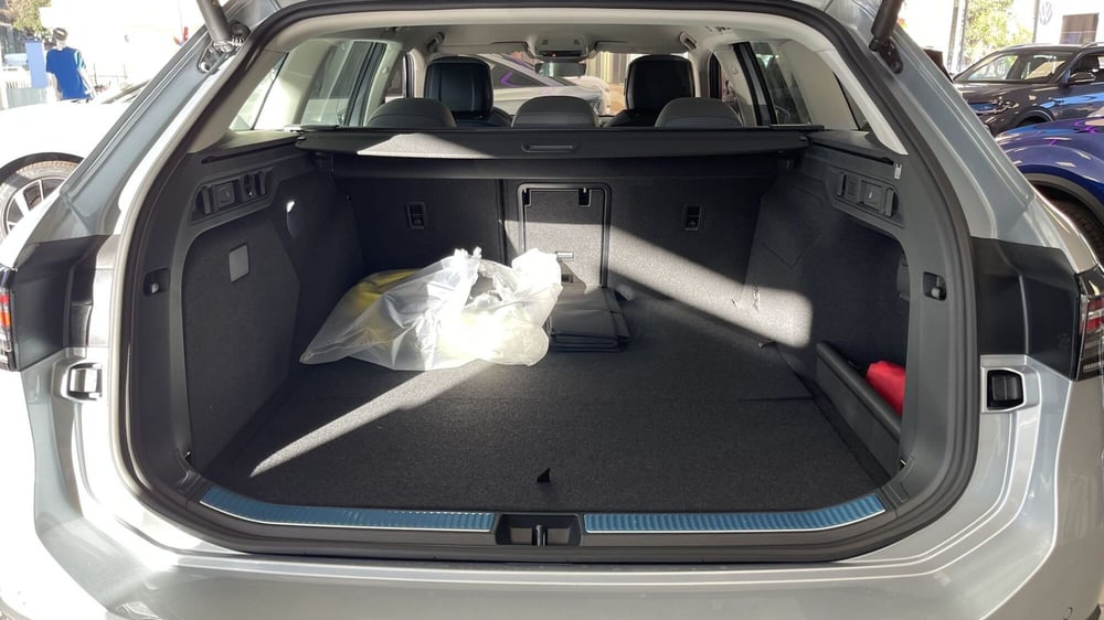 Volkswagen Passat nuova a Genova (9)