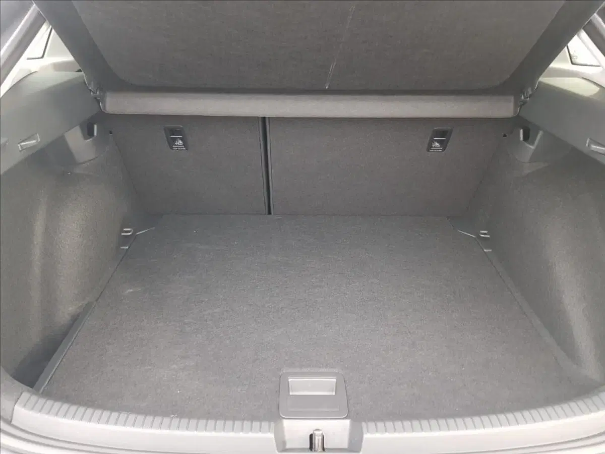 Volkswagen Taigo nuova a Lucca (15)