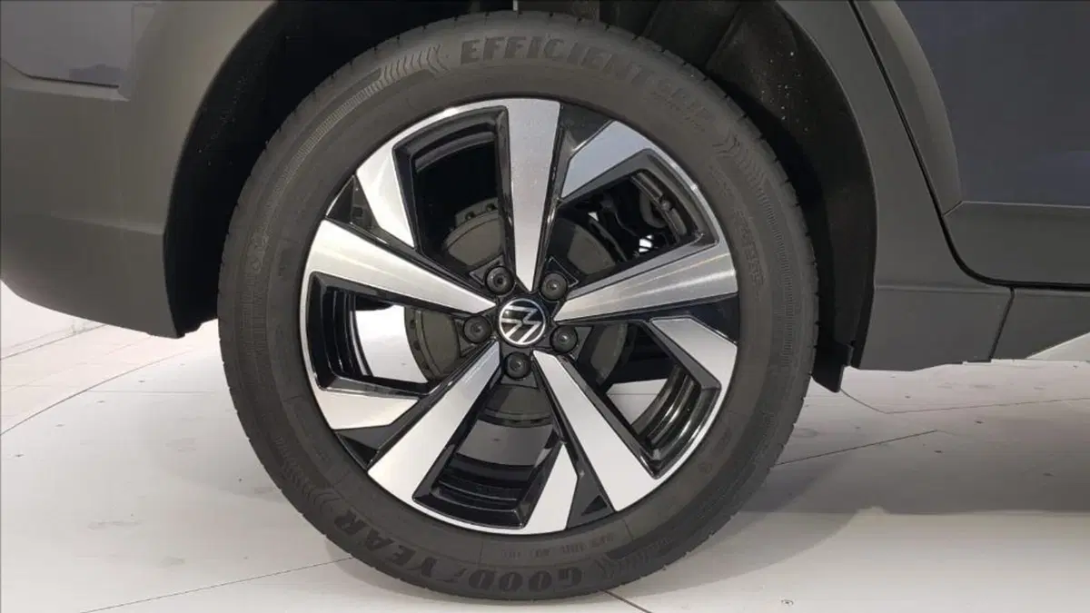 Volkswagen Taigo nuova a Lucca (9)