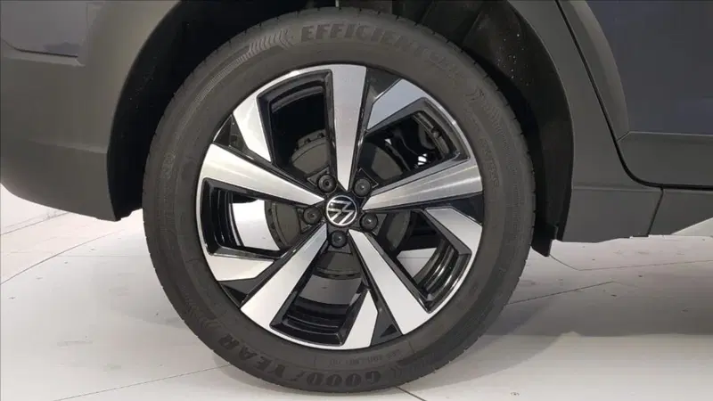 Volkswagen Taigo nuova a Lucca (9)