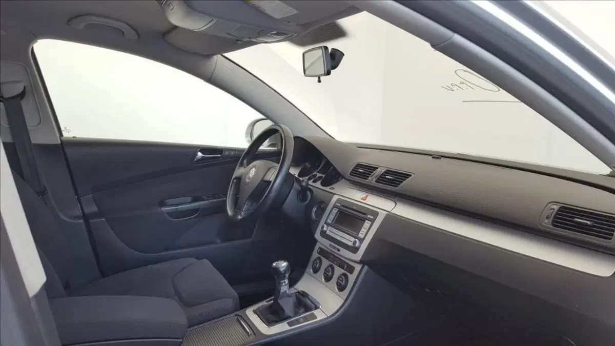 Volkswagen Passat Variant usata a Lucca (11)