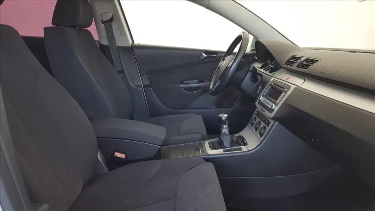 Volkswagen Passat Variant usata a Lucca (12)