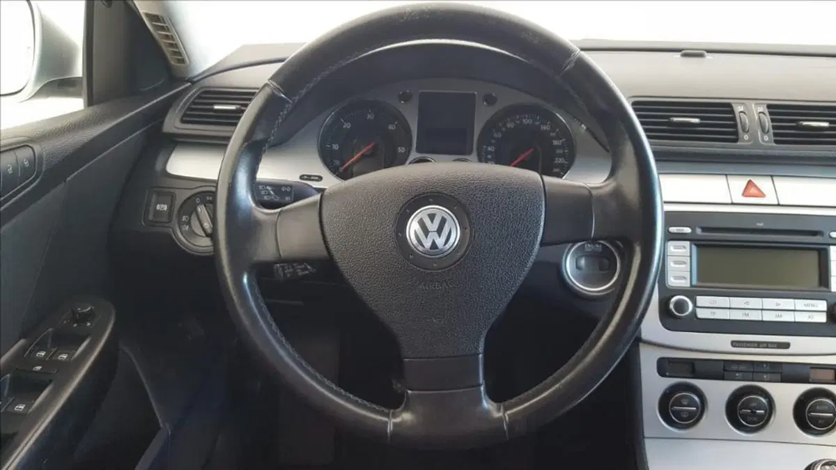 Volkswagen Passat Variant usata a Lucca (15)