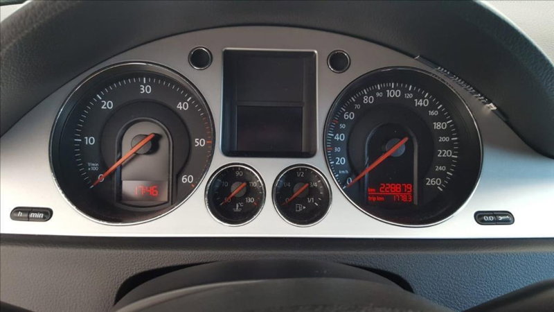 Volkswagen Passat Variant usata a Lucca (17)