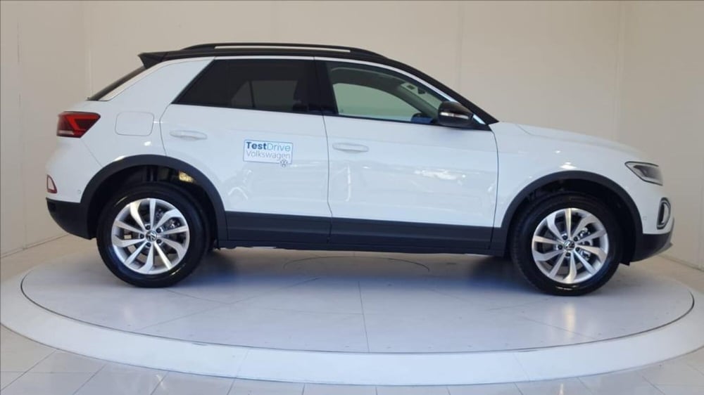 Volkswagen T-Roc nuova a Lucca (7)