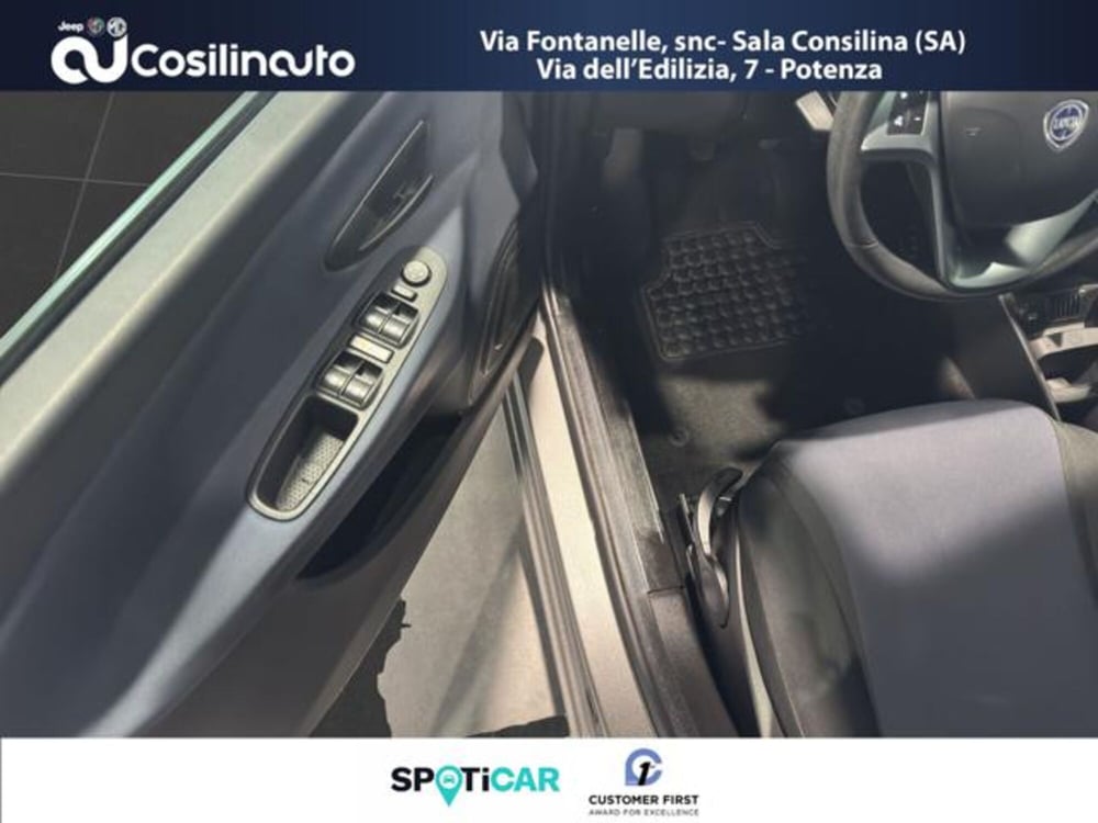 Lancia Ypsilon usata a Salerno (16)