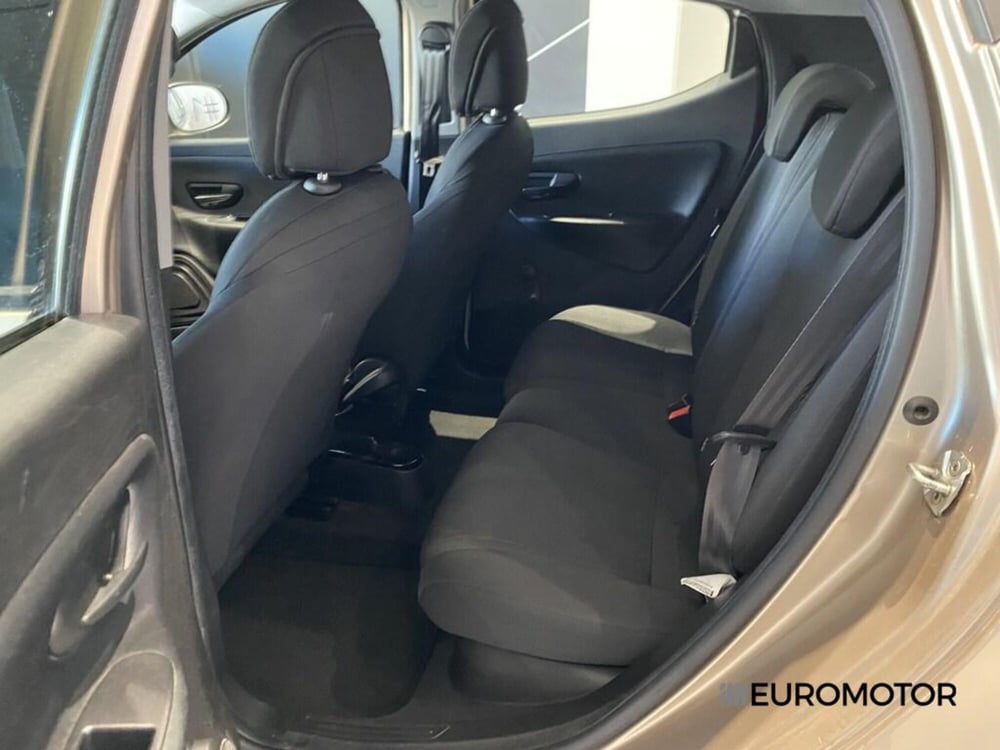 Lancia Ypsilon usata a Bari (15)