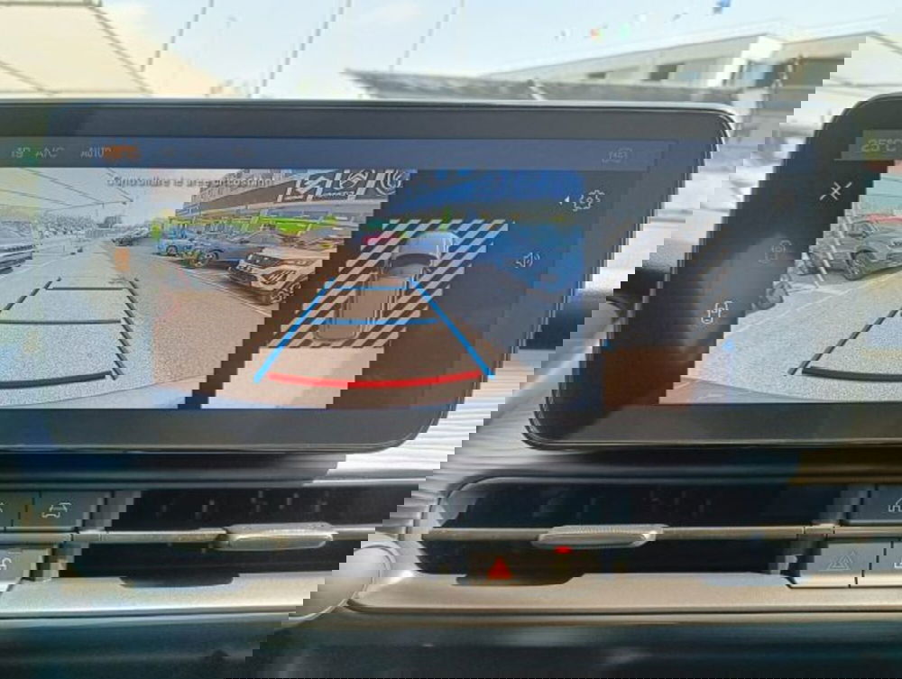 Jeep Avenger nuova a Brescia (11)