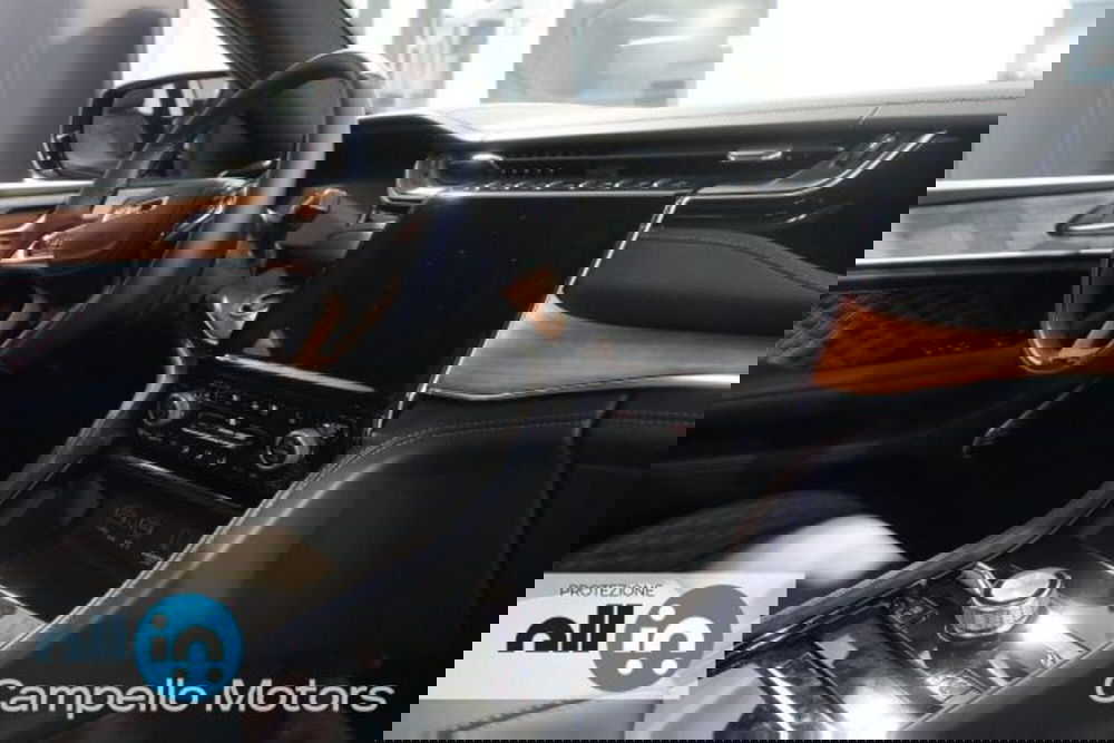 Jeep Grand Cherokee nuova a Venezia (13)