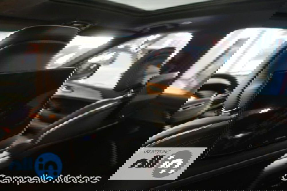 Jeep Grand Cherokee nuova a Venezia (14)