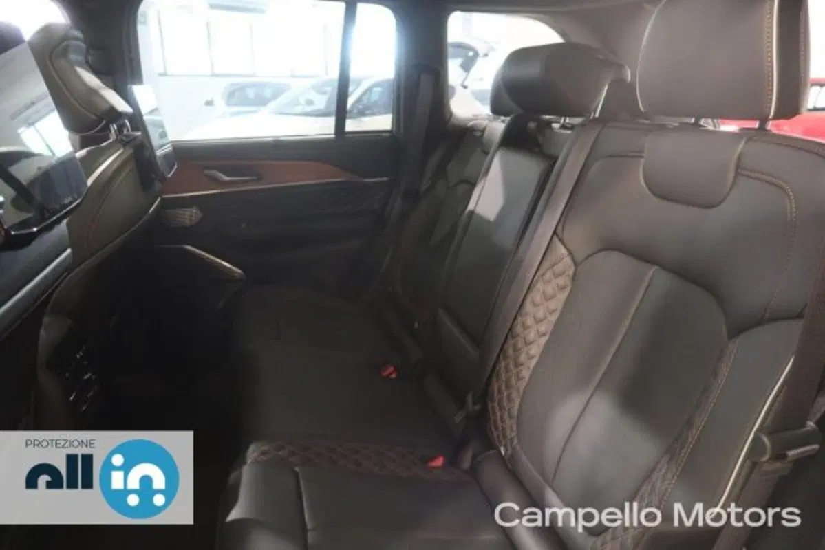 Jeep Grand Cherokee nuova a Venezia (5)
