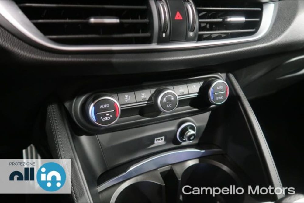 Alfa Romeo Stelvio usata a Venezia (12)
