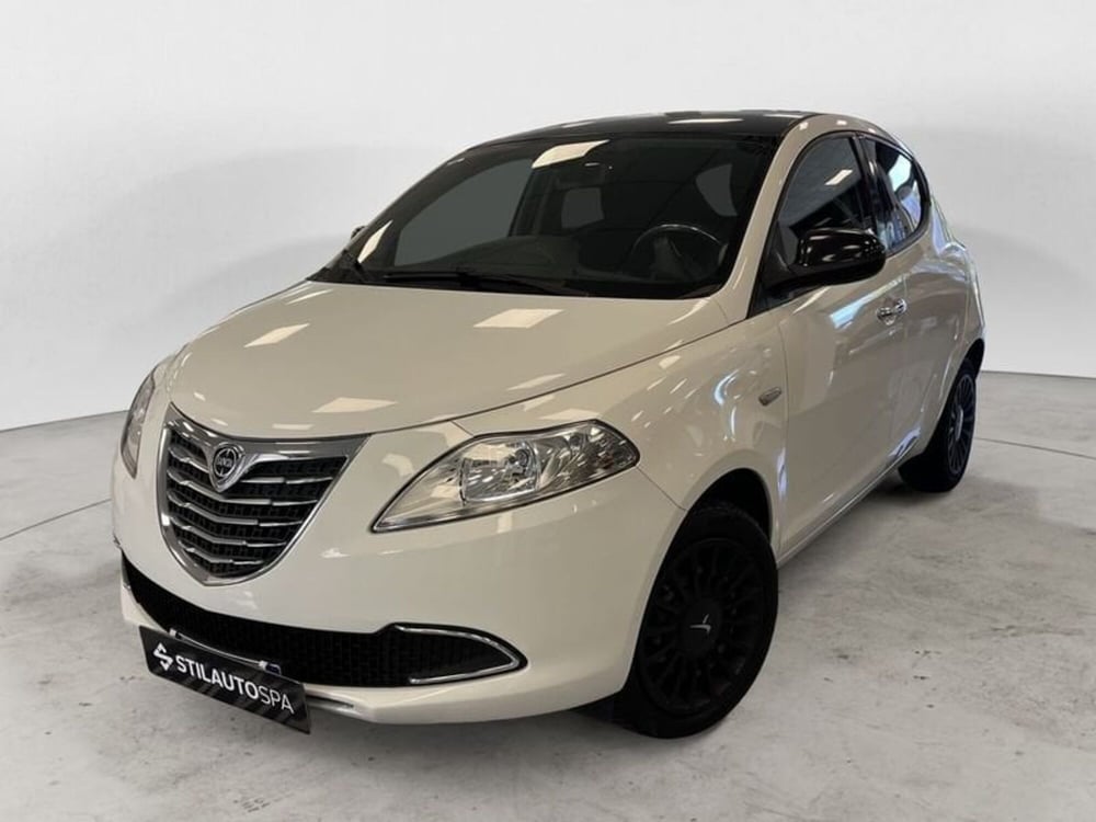 Lancia Ypsilon usata a Prato