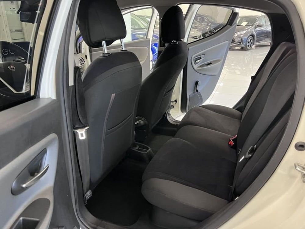 Lancia Ypsilon usata a Prato (10)