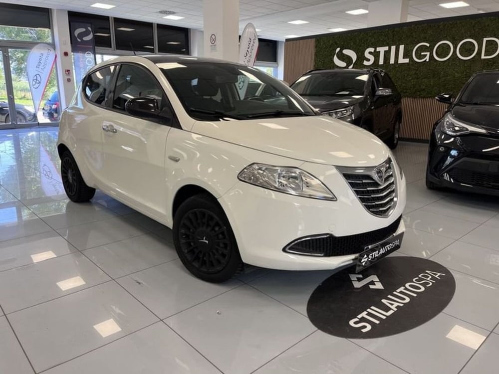 Lancia Ypsilon usata a Prato (3)