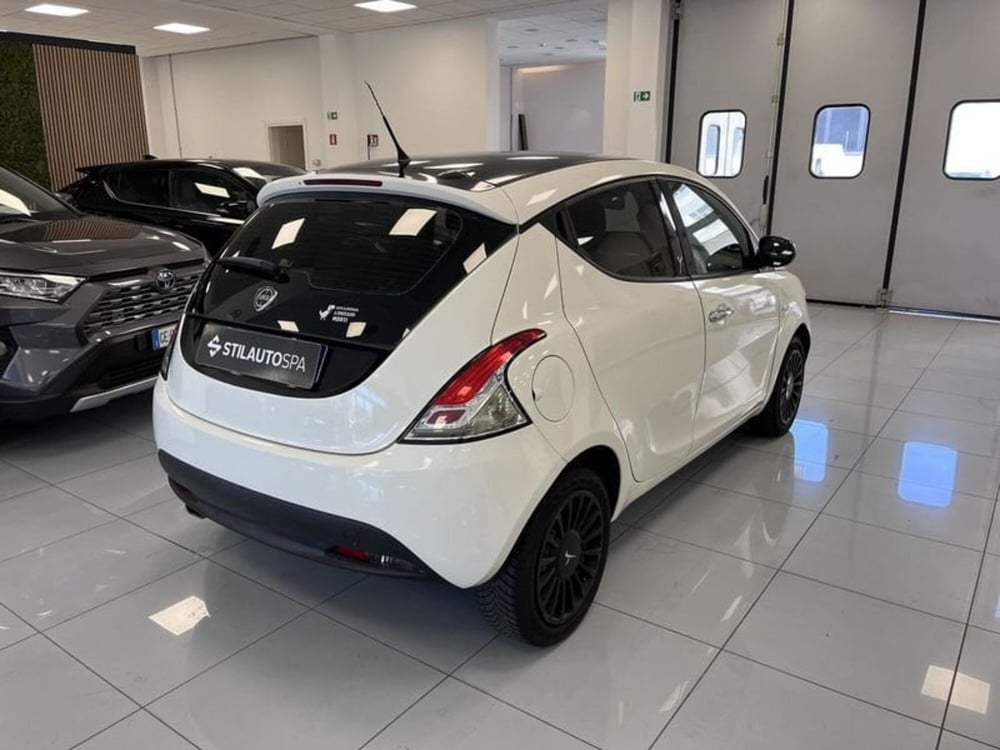 Lancia Ypsilon usata a Prato (4)