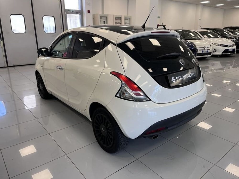 Lancia Ypsilon usata a Prato (6)