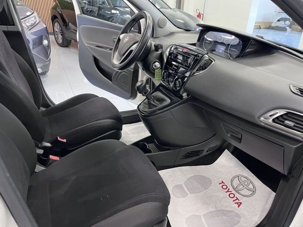 Lancia Ypsilon usata a Prato (8)