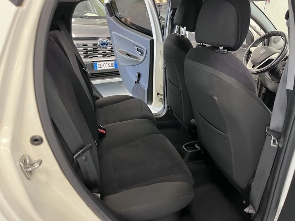 Lancia Ypsilon usata a Prato (9)