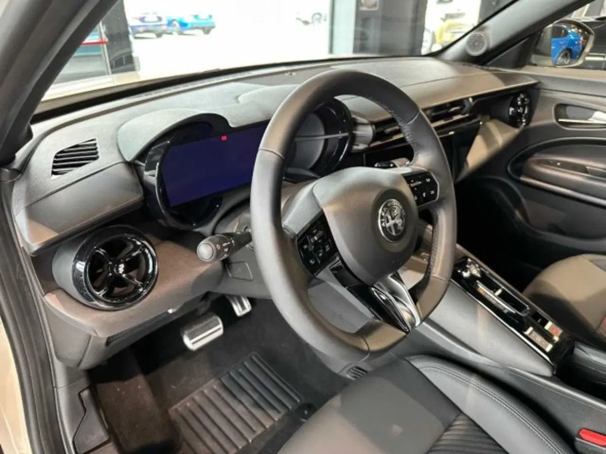 Alfa Romeo Junior nuova a Sondrio (10)