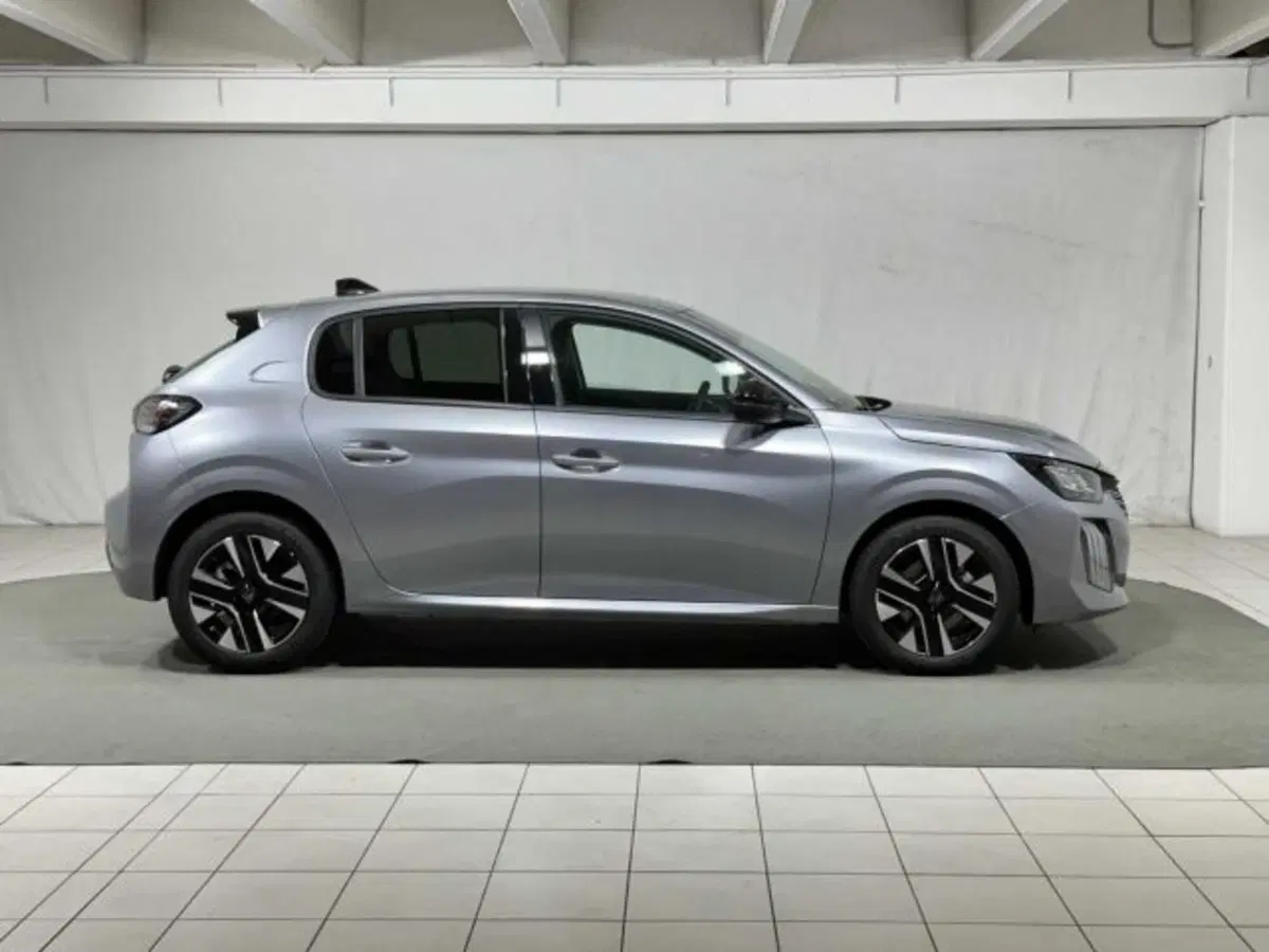 Peugeot 208 nuova a Sondrio (6)