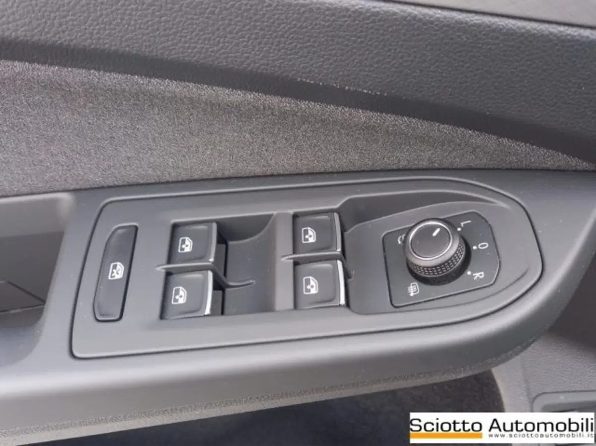 Volkswagen Golf nuova a Messina (12)