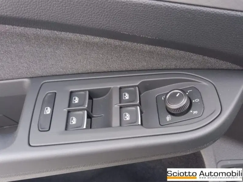 Volkswagen Golf nuova a Messina (12)