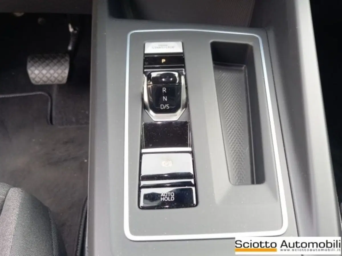 Volkswagen Golf nuova a Messina (15)