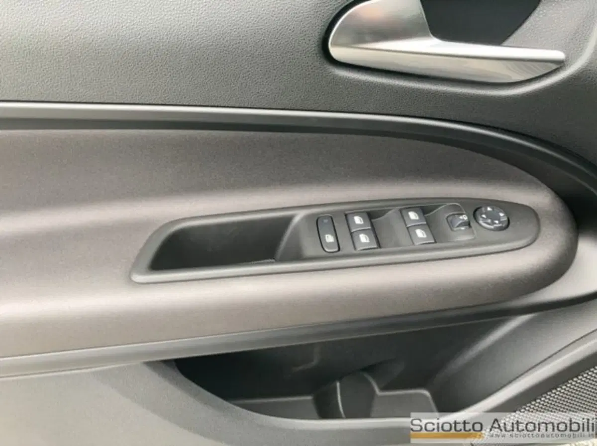 Alfa Romeo Junior nuova a Messina (12)