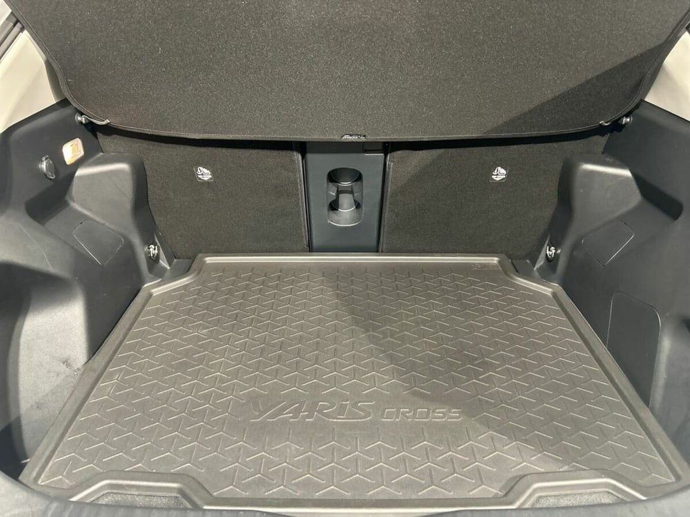 Toyota Yaris Cross usata a Lecco (12)