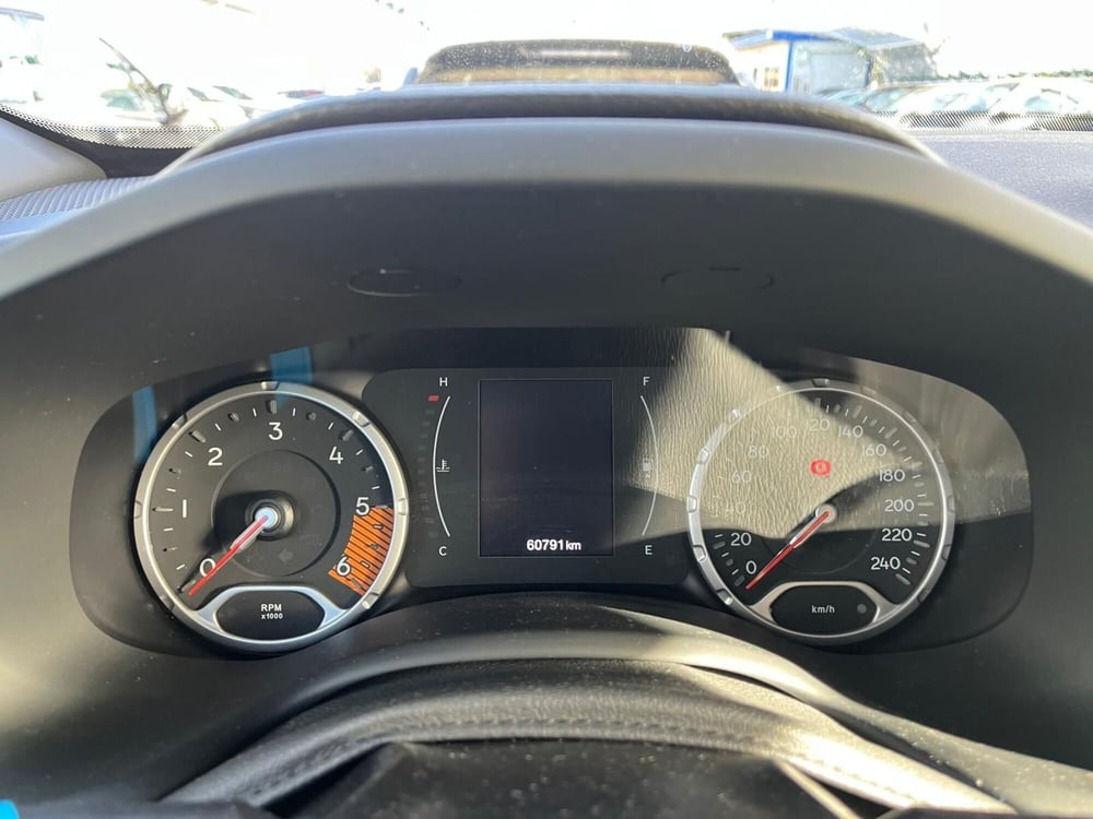Jeep Renegade usata a Milano (17)