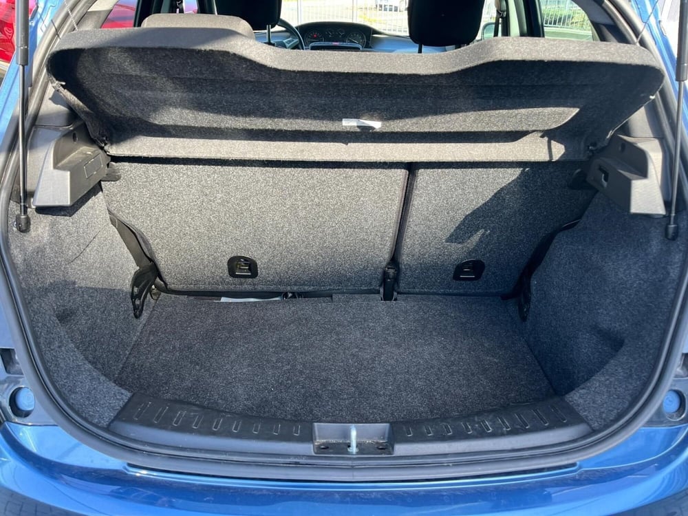 Lancia Ypsilon usata a Milano (10)