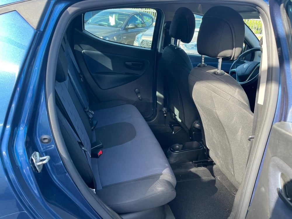 Lancia Ypsilon usata a Milano (13)