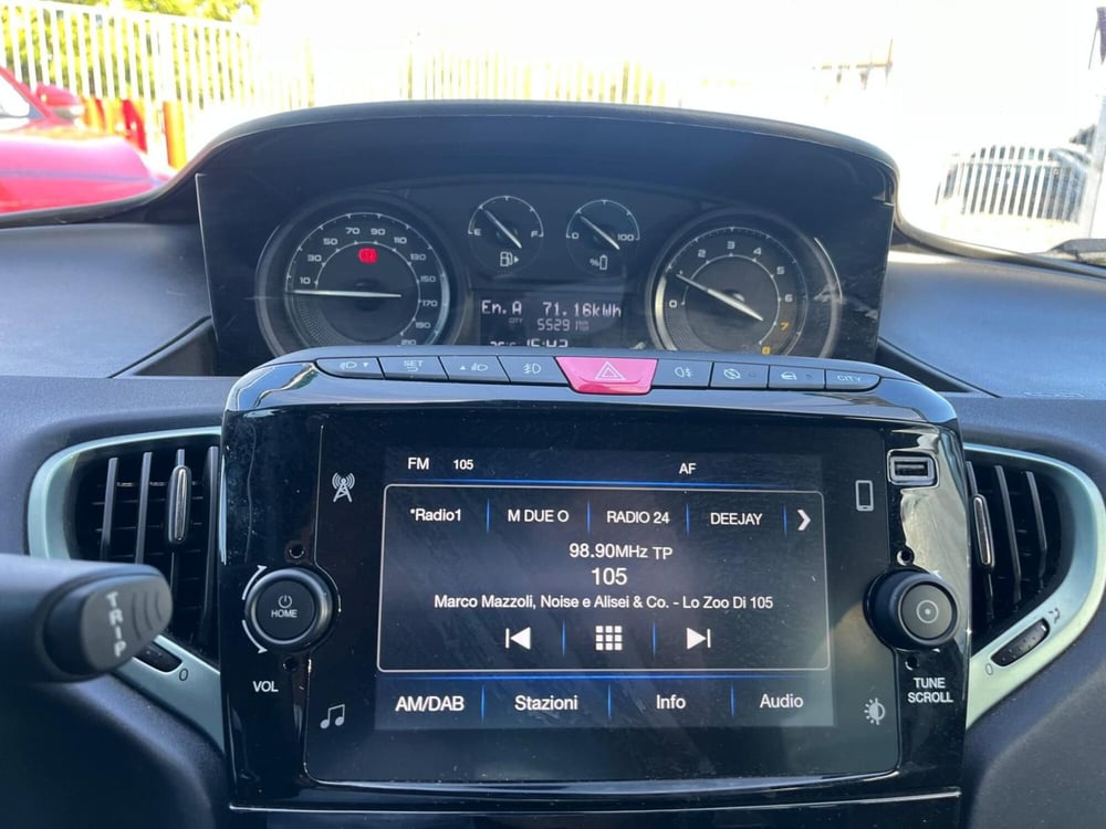 Lancia Ypsilon usata a Milano (16)