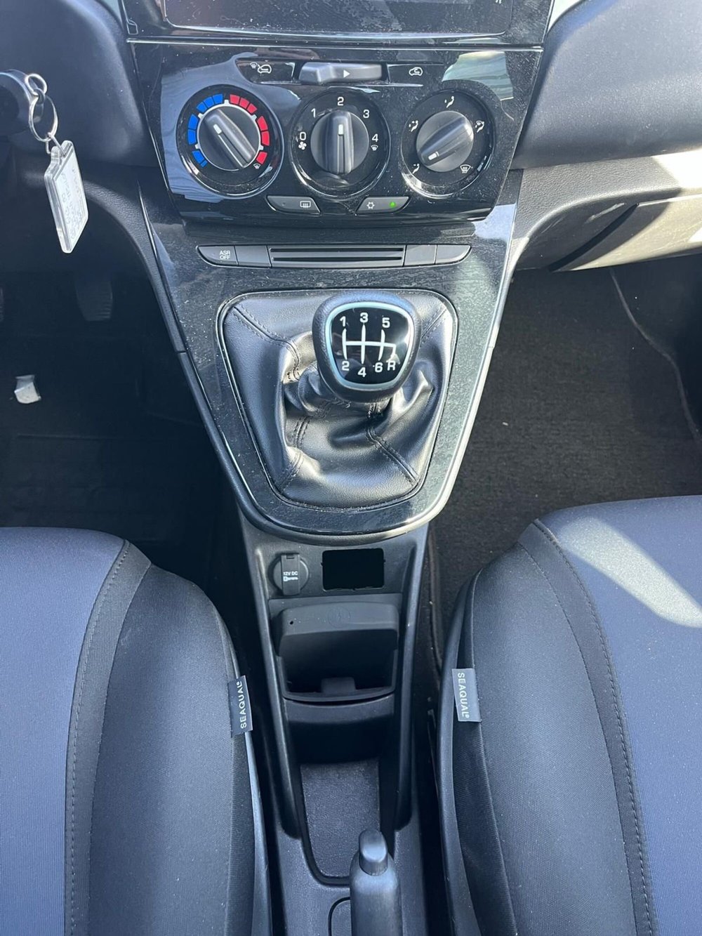 Lancia Ypsilon usata a Milano (17)