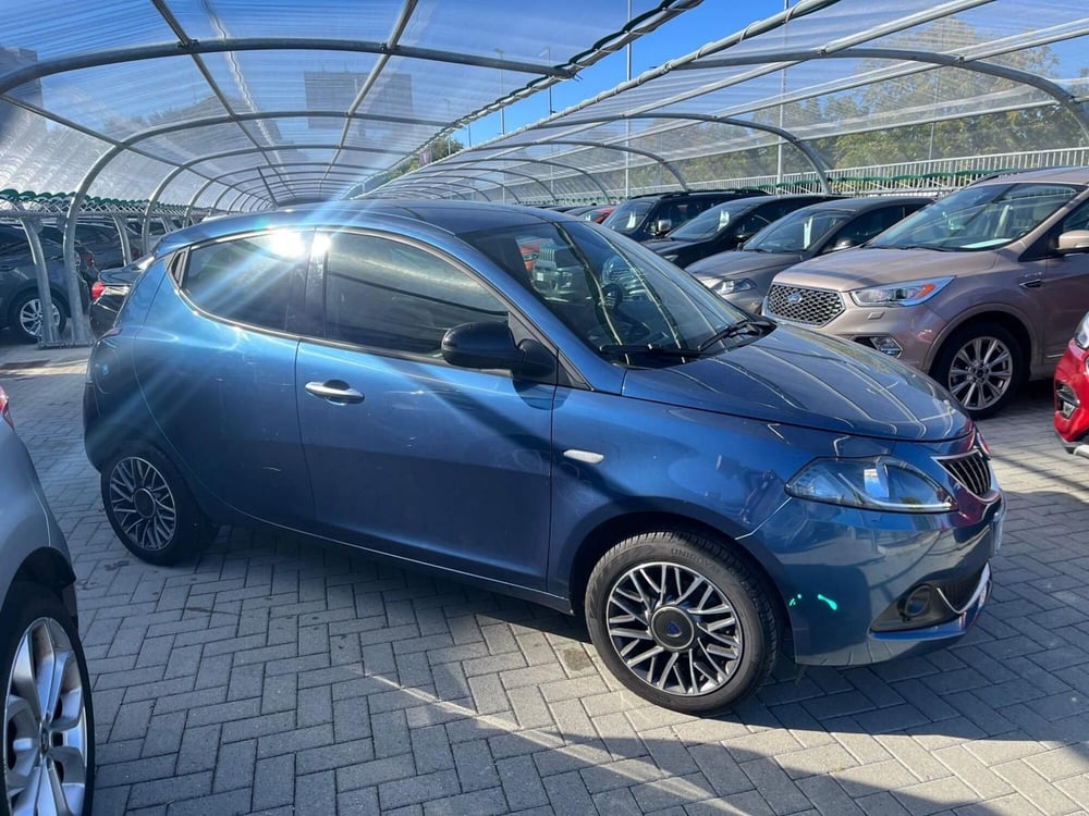 Lancia Ypsilon usata a Milano (4)