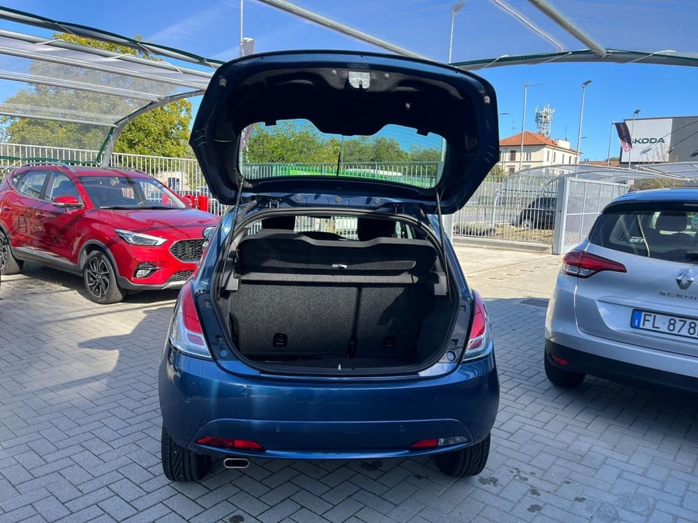 Lancia Ypsilon usata a Milano (9)